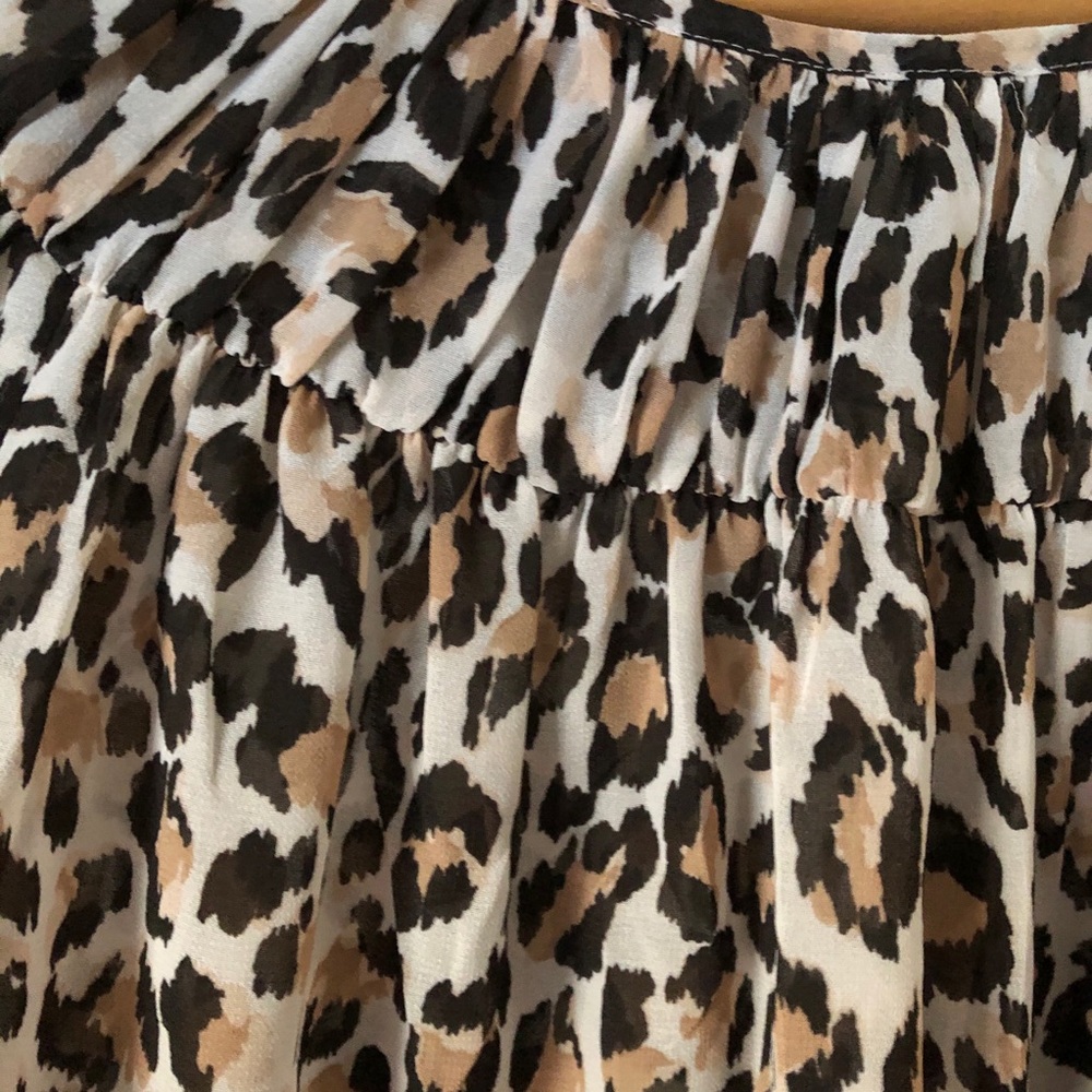 Banana Republic Leopard puff sleeve top - Picture 3 of 4